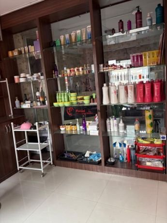 beauty-parlor-boutique-shop-for-sale-at-maitidevi-kathmandu-big-4