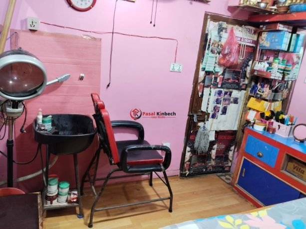 beauty-parlour-and-cosmetic-shop-big-1