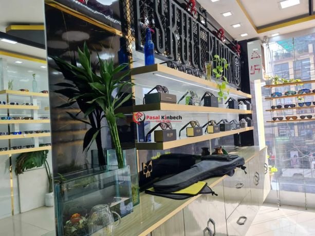 sunglasses-showroom-on-sale-big-0