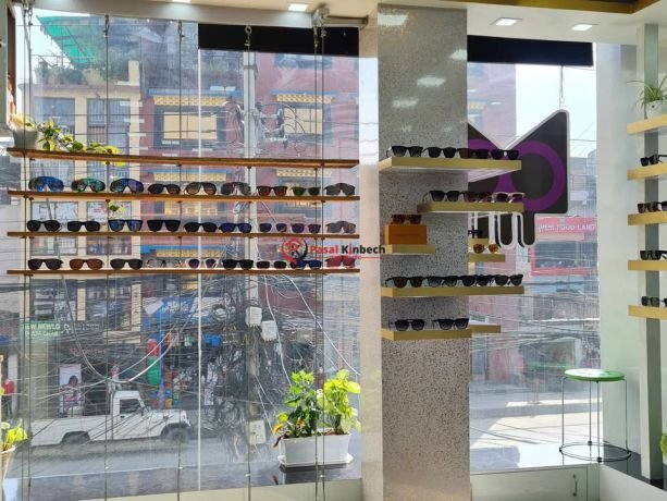 sunglasses-showroom-on-sale-big-2