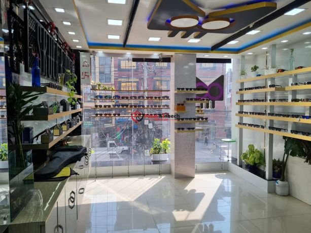 sunglasses-showroom-on-sale-big-3