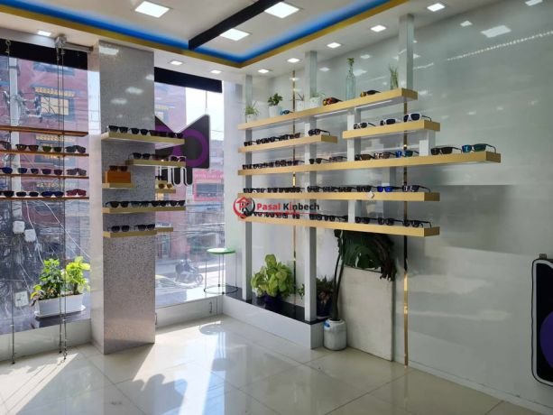 sunglasses-showroom-on-sale-big-1