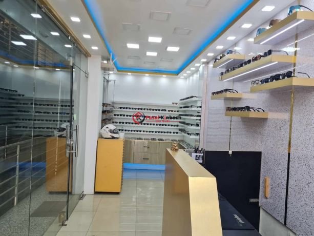 sunglasses-showroom-on-sale-big-4